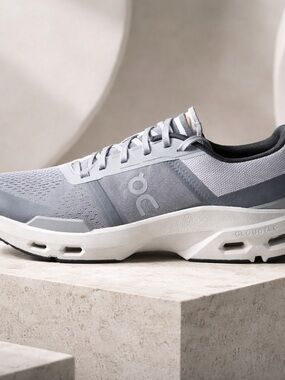 On Running Cloud Pulse Men's size 9.5 Light Gray Athletic Running Shoes